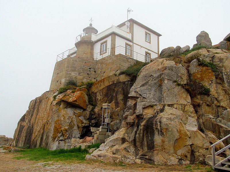 Faro de Cabo Prioriño o también conocido como Faro de Prioriño Chico, encendido por primera vez en 1854