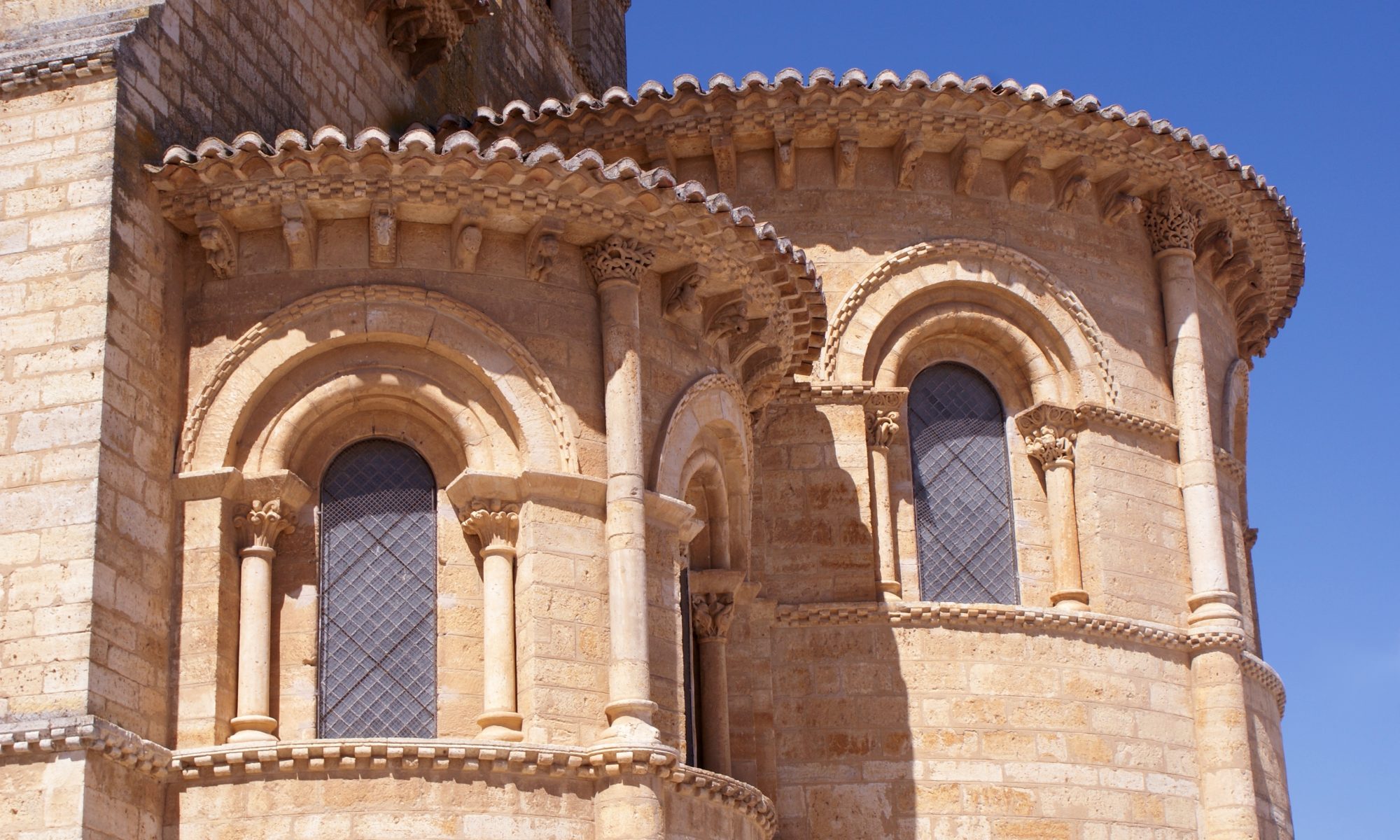 FOTO DEL ABSIDE DE SAN MARTIN DE TOURS DE FROMISTA