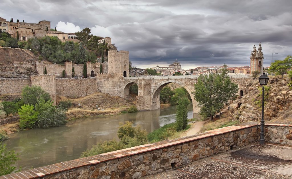 puente de Alcántara en Toledo, turismo de Proximidad