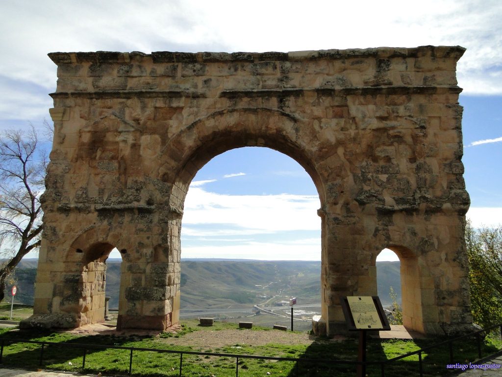 arco romano de medinaceli viajar por españa turismo de proximidad